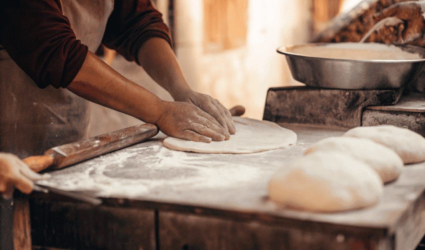 چشبیدن خمیر به دست